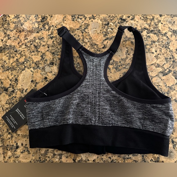 NWT New Balance medium intensity sports bra in black in size L - Picture 2 of 5